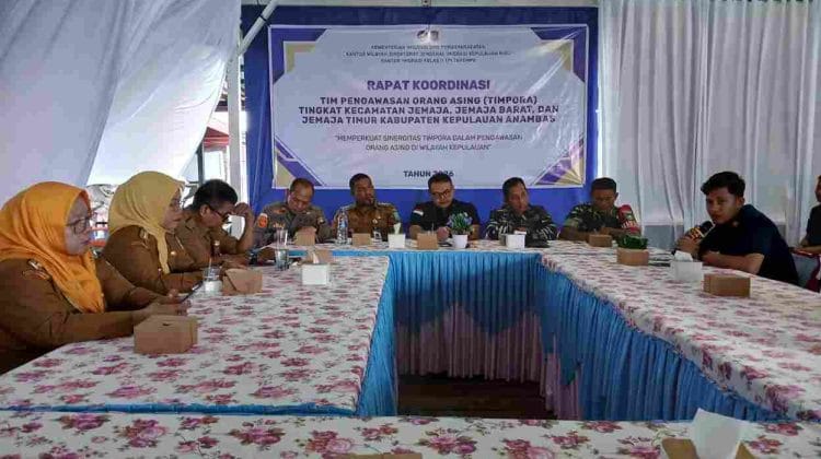 Camat Jemaja Timur Hadiri Rapat Koordinasi TIMPORA, Perkuat Sinergitas Pengawasan Orang Asing di Wilayah Kepulauan Anambas