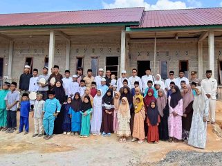 Ustaz Das’ad Latif Kunjungi Pondok Pesantren Assuniyah Sebelum Bertolak dari Letung