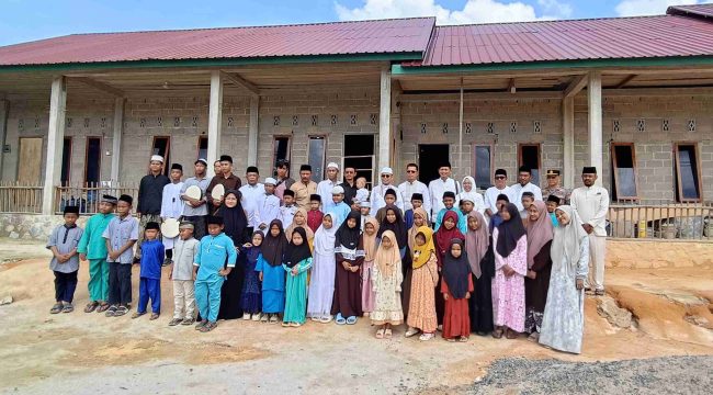Ustaz Das’ad Latif Kunjungi Pondok Pesantren Assuniyah Sebelum Bertolak dari Letung