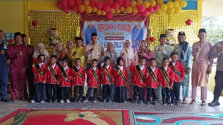 Camat Jemaja Timur Hadiri Perpisahan dan Pelepasan Murid TK Negeri 1 Jemaja Timur Tahun Pelajaran 2025/2026