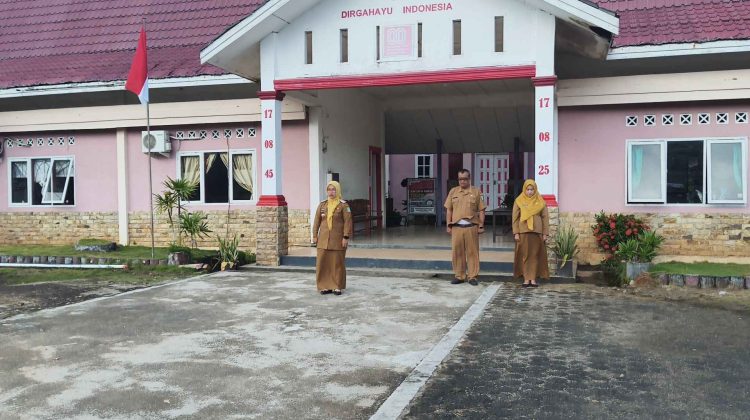 Camat Jemaja Timur Ingatkan Agenda Padat, Staf Diminta Tetap Maksimal Pelayanan Masyarakat